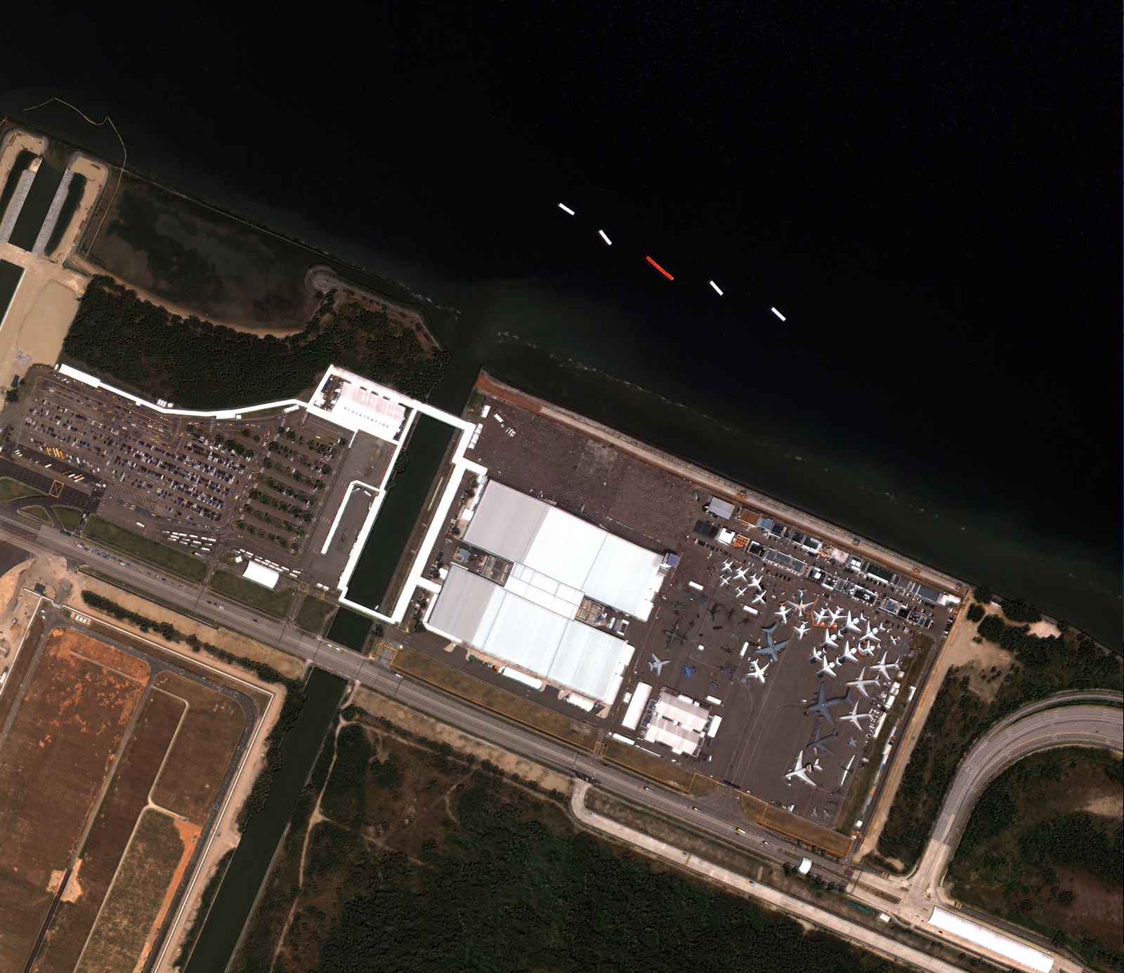 LiveEO satellite view of an airport