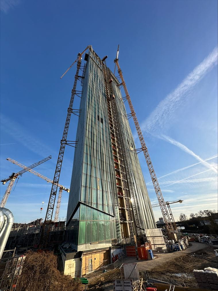 Berlin Erstrel Tower topping out ceremony